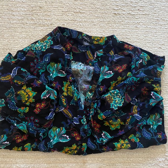 Colorful Blouse - Picture 3 of 3